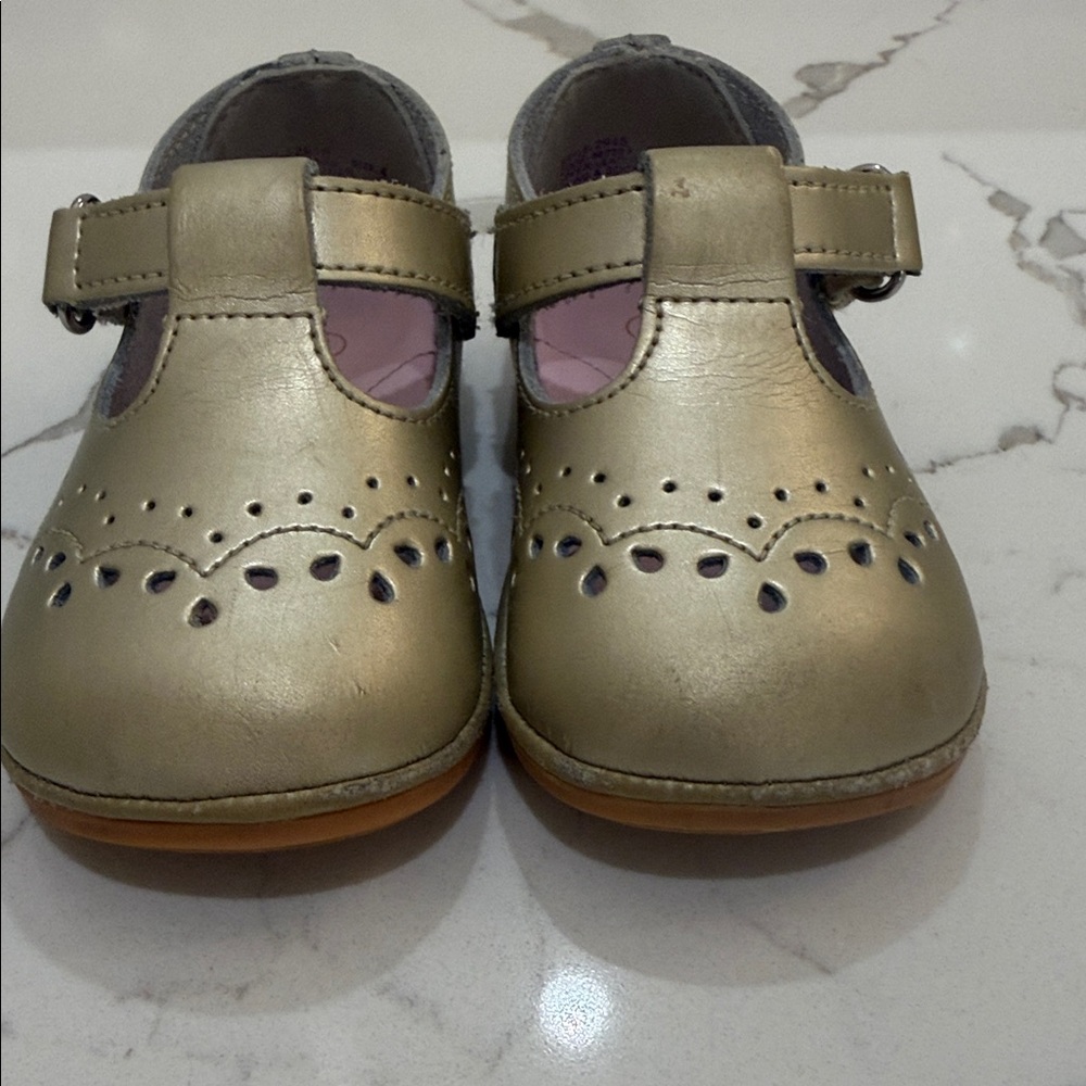 Angel Metallic Gold T-Strap Mary Jane Toddler Shoes Size 4 - Picture 3 of 11